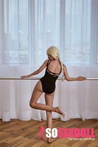 Die realistischste Sexpuppe im Victoria Gymnast-Stil