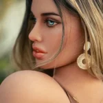 Realisztikus, dús keblű szőke, hatalmas mellű szexbaba