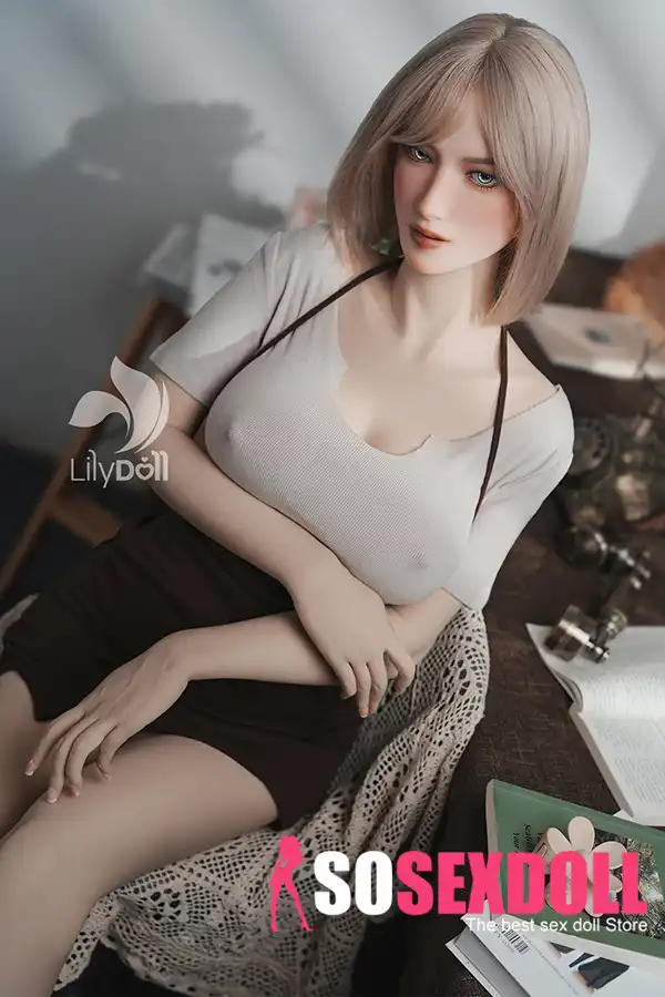 Poupée sexuelle en silicone de 168 cm, 5 pieds 5 pouces, poitrine rebondie, hanches généreuses, cheveux gris, en stock (États-Unis uniquement)