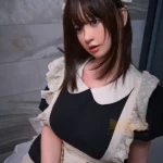 Silikoninen söpö, lempeä piika kylpyhuoneen realistinen seksinukke