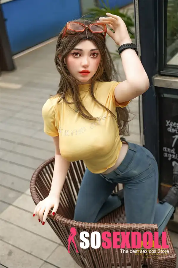 Стройная милая девушка для повседневной жизни, уличная секс-кукла