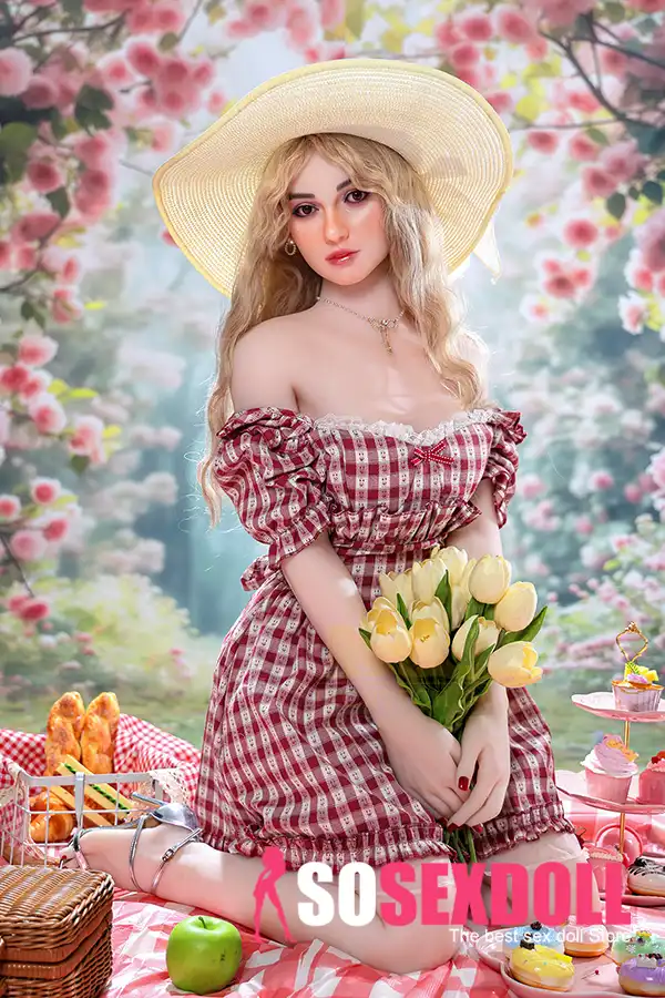 Blonde Sweet Picnic Girlfriend Outdoor Sex Doll